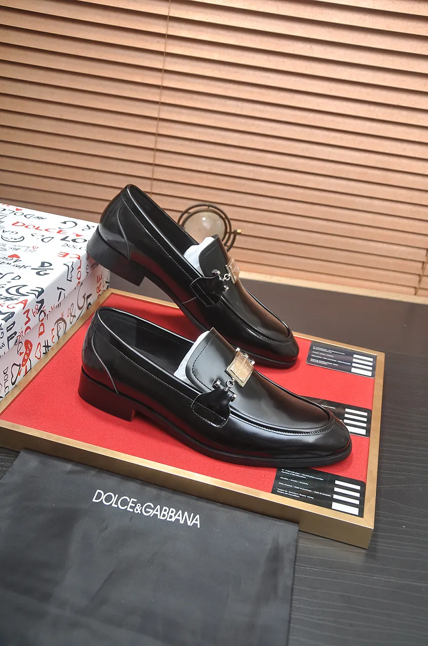 Men's men's shoes 💰500💶🌲 DG top 🔍🔍Men's new leather shoes 🚹 are on sale at the same time at the counter ⚠The uppers are imported cowhide from Italy, the entire imported cowhide lining, imported accessories 💪💪, completely 1⃣️ vs 1⃣️ replica 🇮 🇹💪💪, ⚠Sole: The original sole is specially provided by the original factory, the exclusive movable molded sole is super comfortable, ⚠The original factory follows the order, 🔍🔍high quality, you can enter and exit the counter at will, welcome to compare ⚠Size: 38-44 (45 customized)